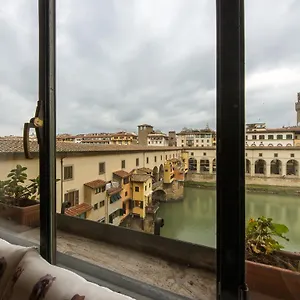 charming-suite-ponte-vecchio-view.it-tuscanyhotel.com/